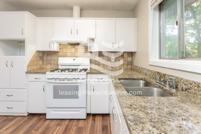 Photo - 939 Rosewood Dr