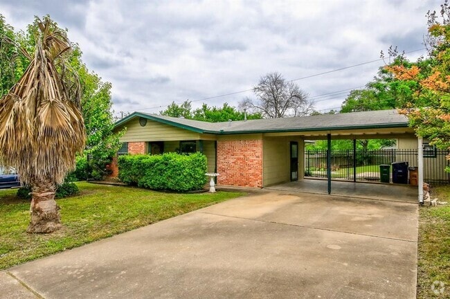 Building Photo - 1117 Colony N Dr Rental