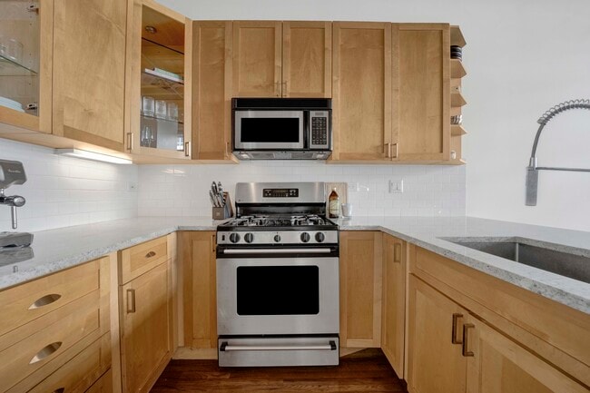 Building Photo - 525 W Superior St Unit 322