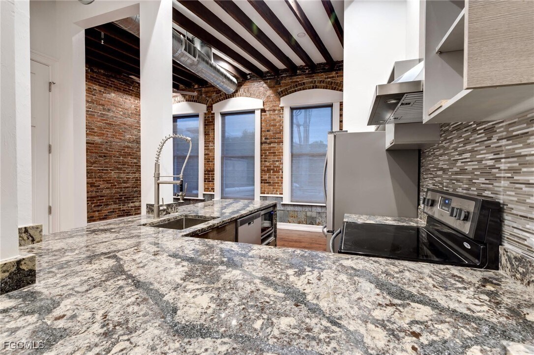 Photo - 2278 First St Unidad 204