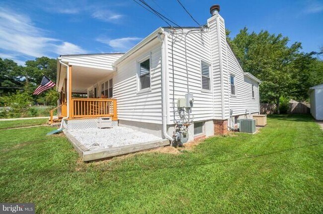 Photo - 5112 Hollywood Rd Unidad Furnished 4 Bedroom House in College Park