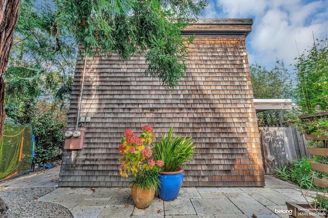 Photo - 2223 Ward St