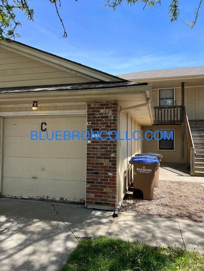 Building Photo - Cute 2 bedroom 1 bathroom home with a 1 car garage Unit C