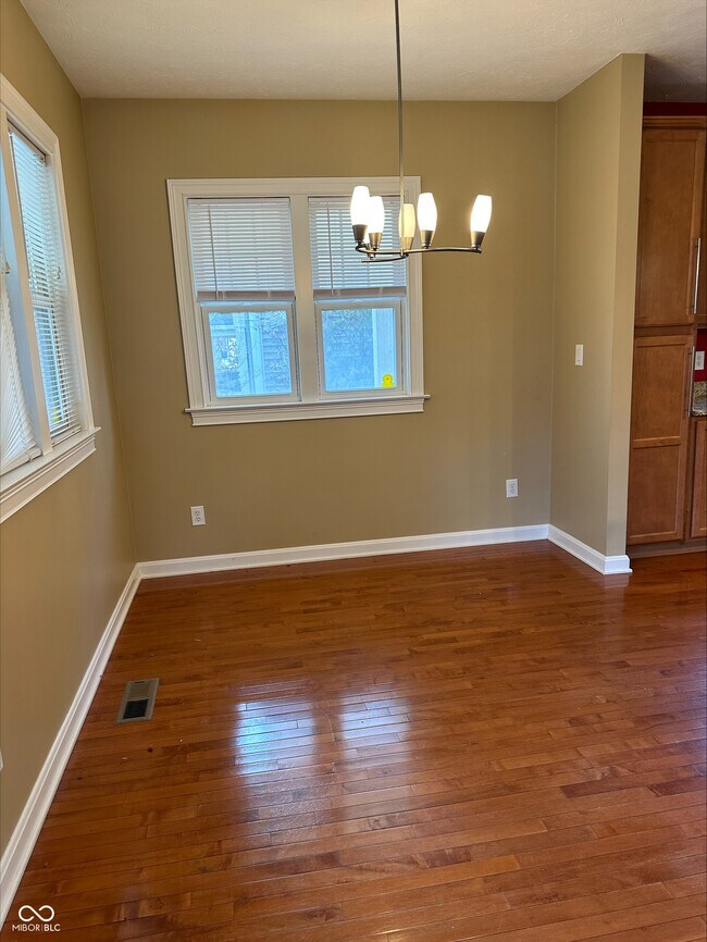 Photo - 1720 Yandes St