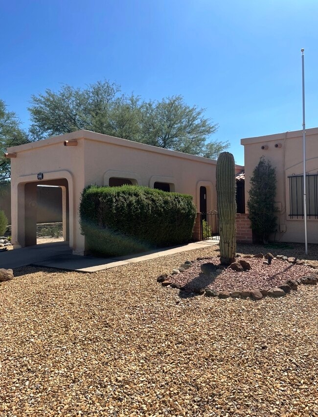 Building Photo - 1501 W Calle Mendoza