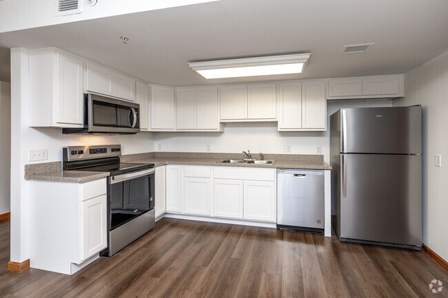 2BR, 2BA - Kitchen - Nemitz Hall