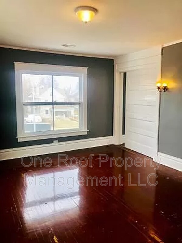 Photo - 2635 Victor St