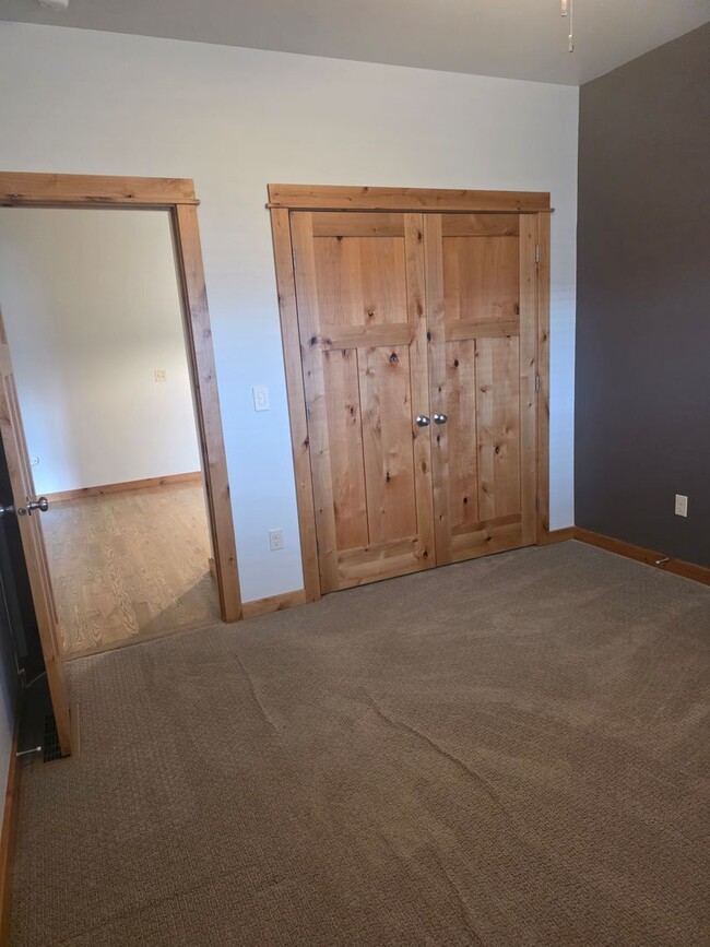 Photo - 16 Voyager Ln
