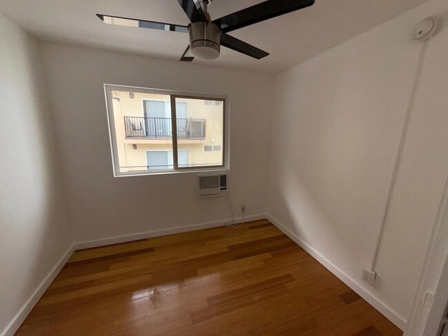 1915 Grace Ave Unit 8