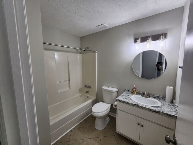 Photo - 3034 Lansing Ave