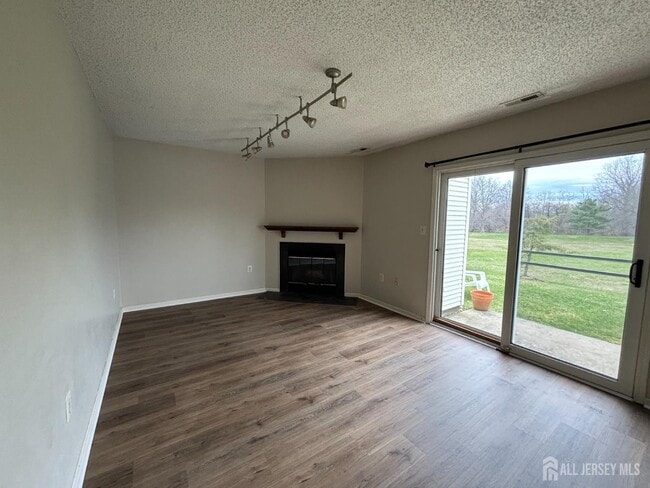 Building Photo - 62 Colleen Ct