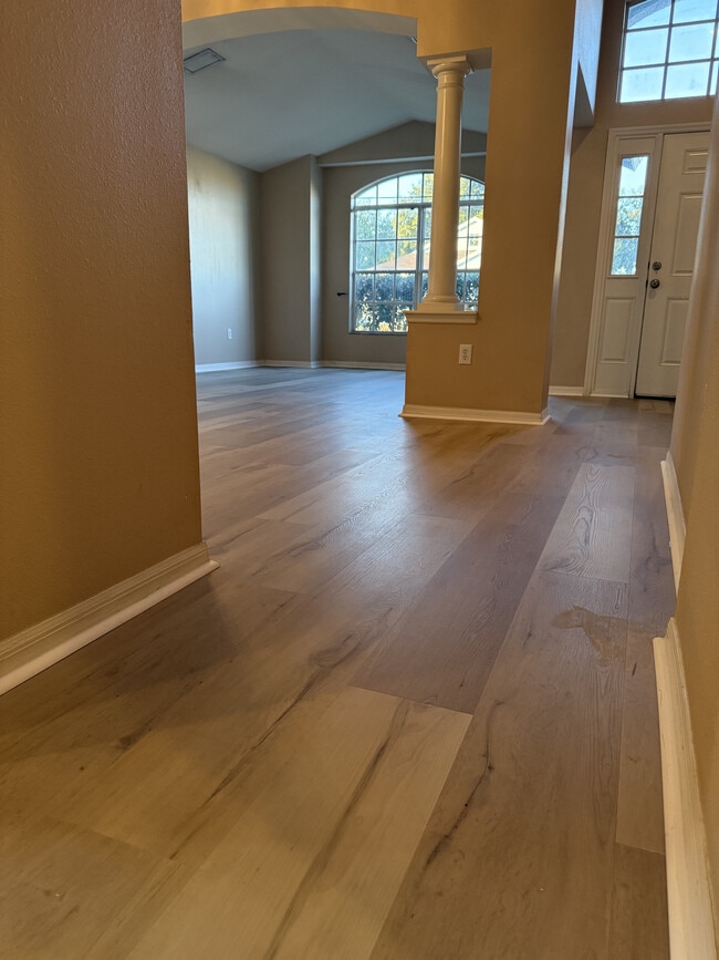 Spacious entry with LR in front - 24220 Denali Ct