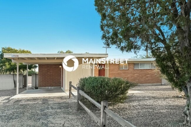 Building Photo - 3 Bedroom Pet-Friendly Home in Tucson, AZ ...