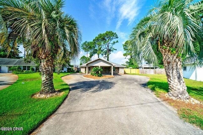 Photo - 350 Greenwood Cir