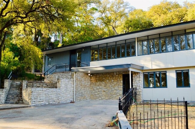 2410 Pemberton Pkwy