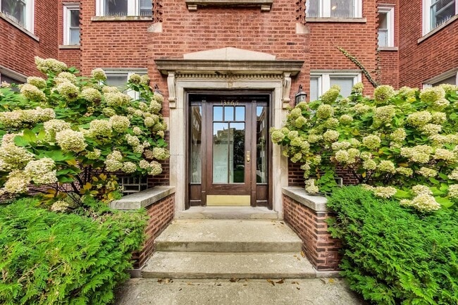 Building Photo - 1346 W Estes Ave Unit 2E