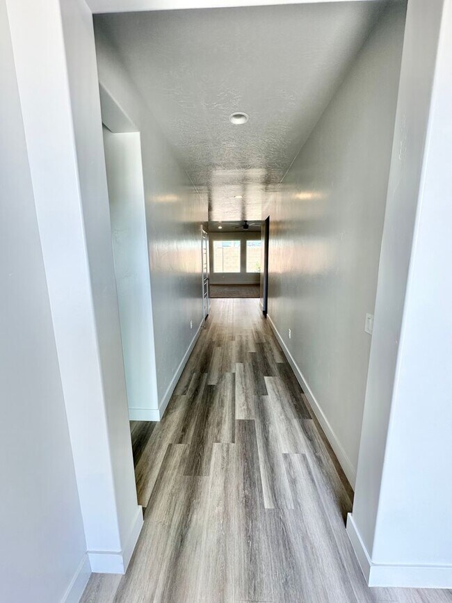 Photo - Desert Edge Home! 4 car garage! Price red...