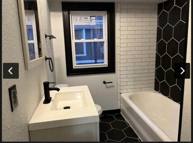 Building Photo - 2837 N 49th St Unit Upper Rental