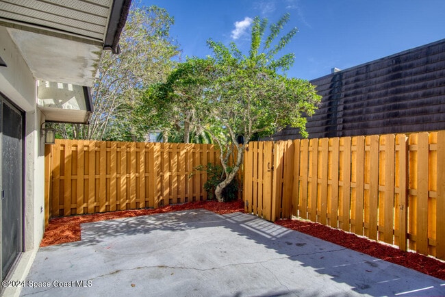 Photo - 2014 Vista Oaks Cir NE