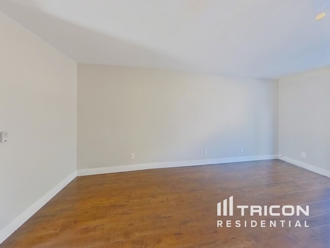 Photo - 1906 Radcliffe Dr N