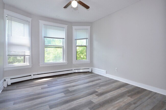 Photo - Spacious 4-Bedroom Upper-Level Unit Available Now in West St. Paul! Unit 3