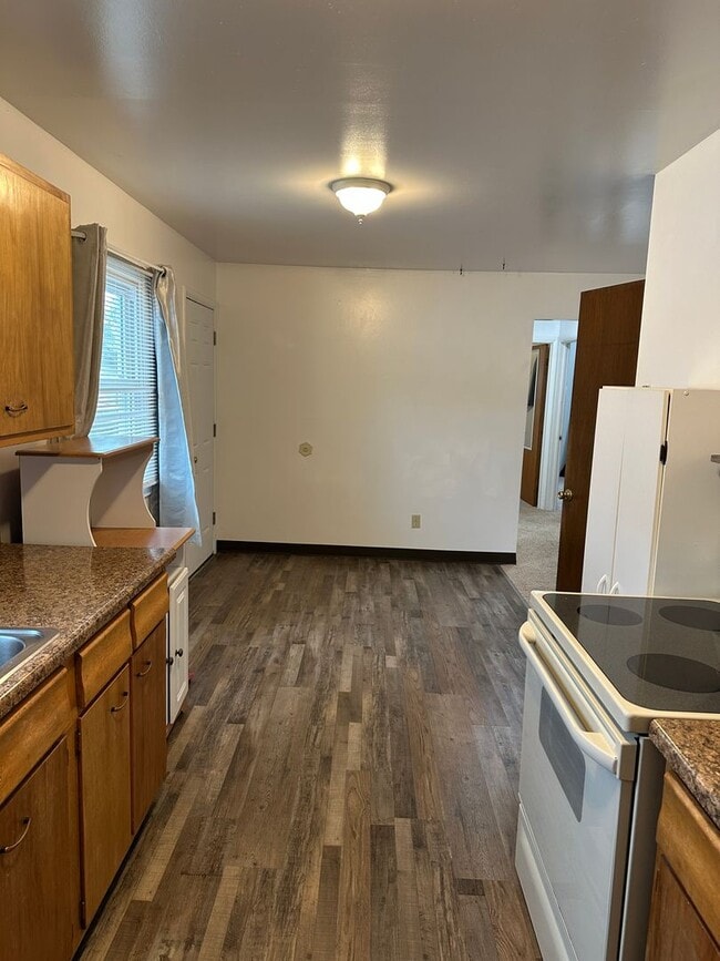 Photo - 3 Bed/ 1 Bath Centrally Located House