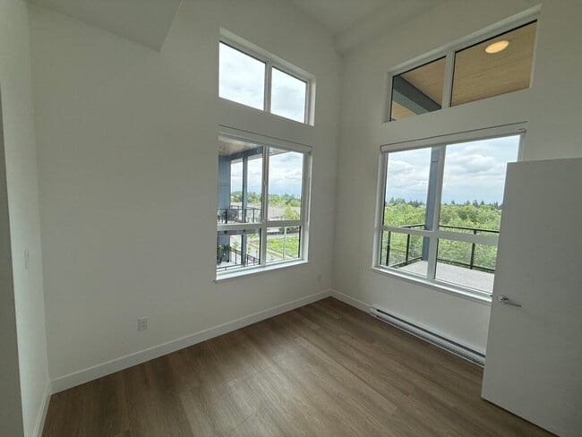 Beautiful Top Floor Corner Condo