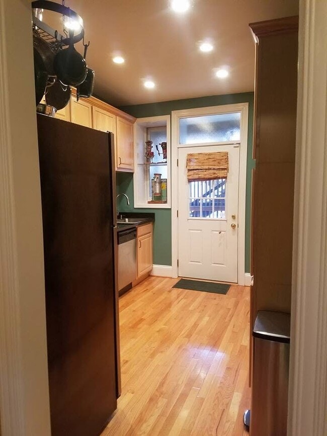 Photo - 2056 Lafayette Ave Unit 2w