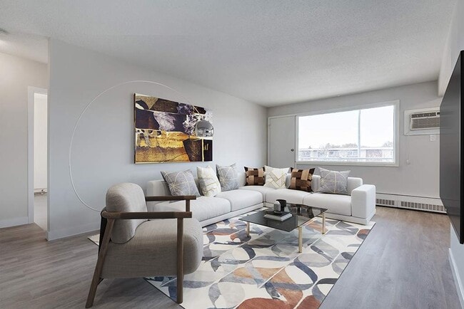 Building Photo - MacKenzie Manor