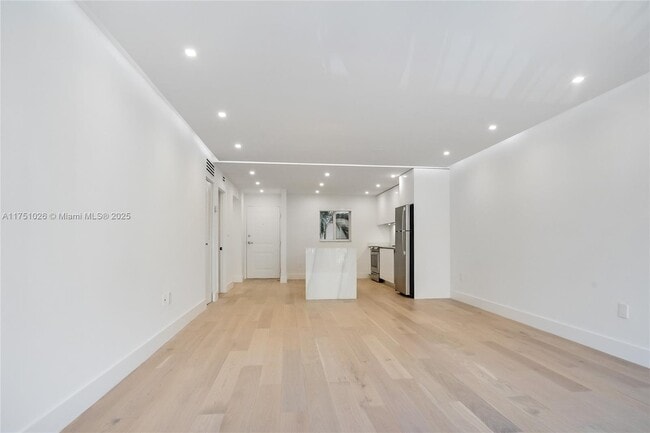 Photo - 17103 N Bay Rd Unidad A605