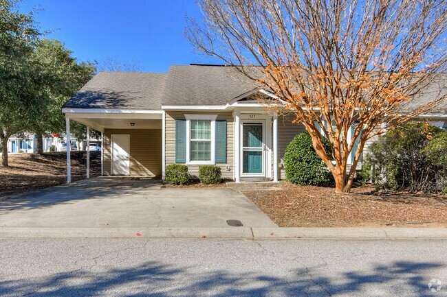 Building Photo - End Unit 3 Bedroom Townhouse