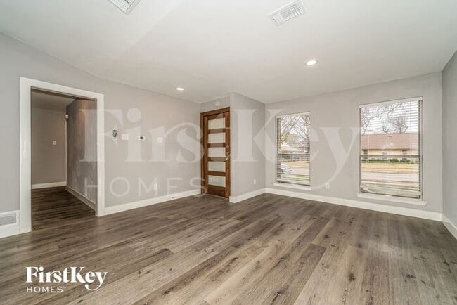 Photo - 2626 Fallcreek Dr