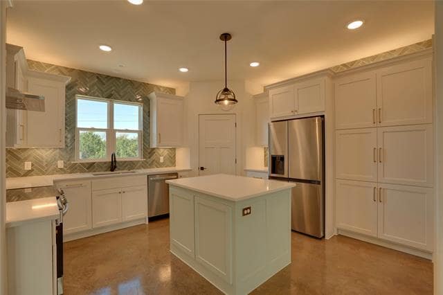 Photo - 302 Red Bird Ln