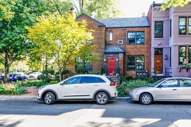 Photo - 1127 C St SE