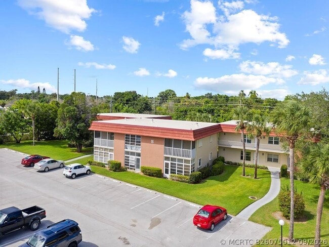 Building Photo - 96 Spring Lake Dr Unit 205