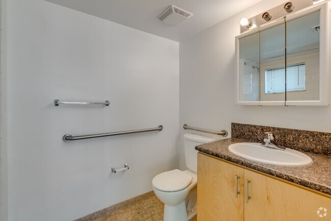 2 habitaciones, 2 baños - 839 pies cuadrados - Baño