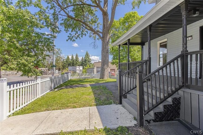 Photo - 203 Maple St