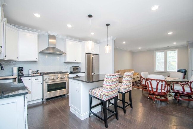 Building Photo - 3 Arlington Rd Unit 201