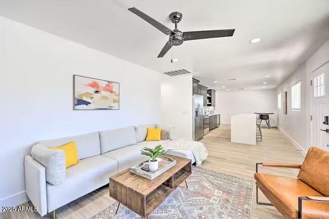 Photo - 310 E Papago Dr