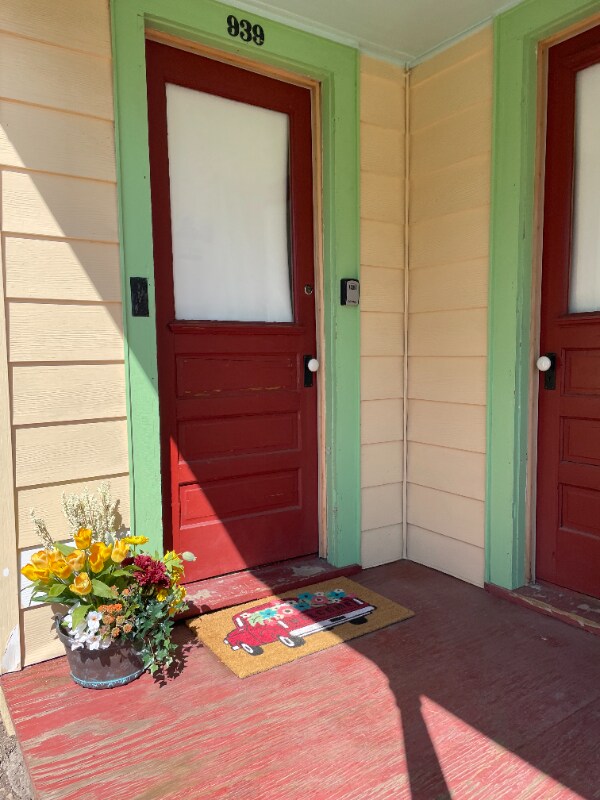 Photo - 939 Broadway St