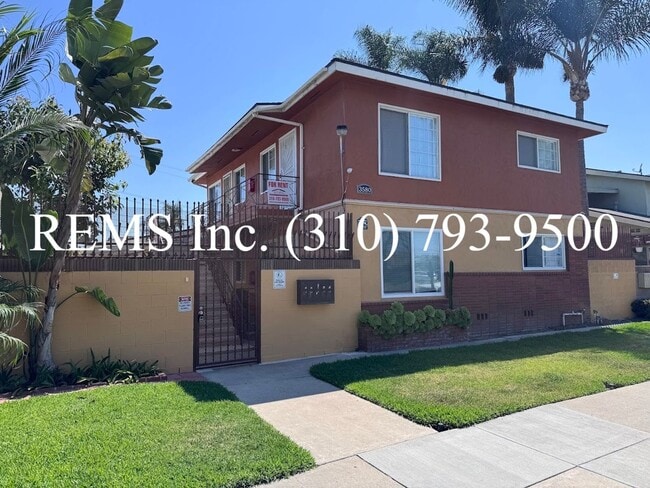 Building Photo - 3580 Brenton Ave Unit B