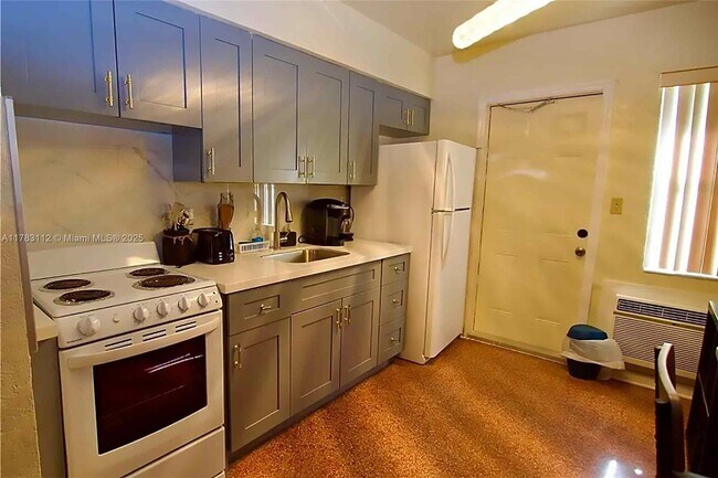 Photo - 1934 Madison St Unit 4