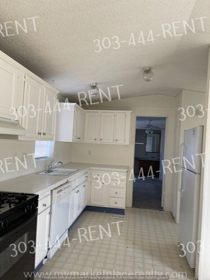 Photo - 3 Bedroom 2 Bathroom in Thornton!