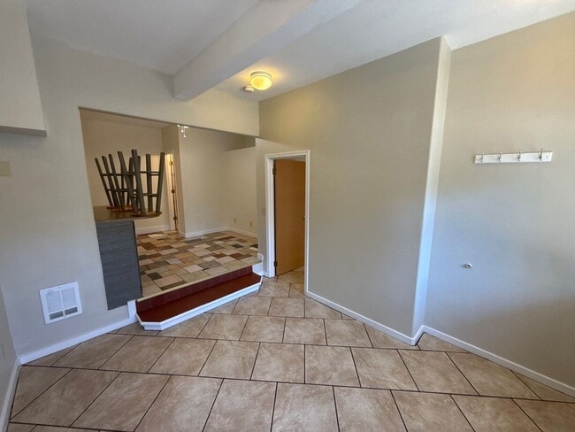 Photo - 291 Clay St W Unit 3