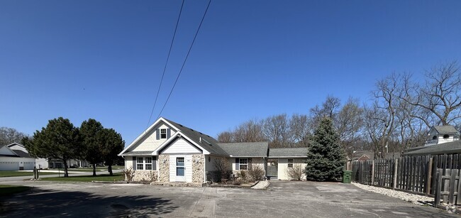 Building Photo - 1894 NW Catawba Rd Rental