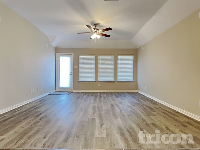 Photo - 2413 Castle Creek Dr