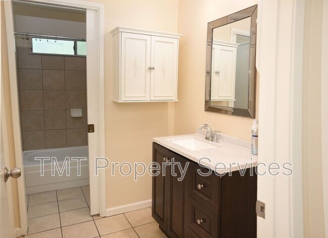 Photo - 8252 Center Pkwy