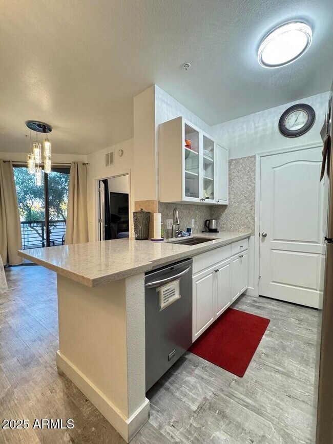 Photo - 1701 E Colter St Unidad 250