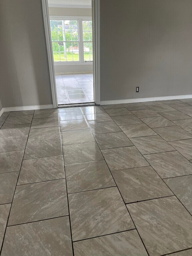 Photo - 4980 Chambers St