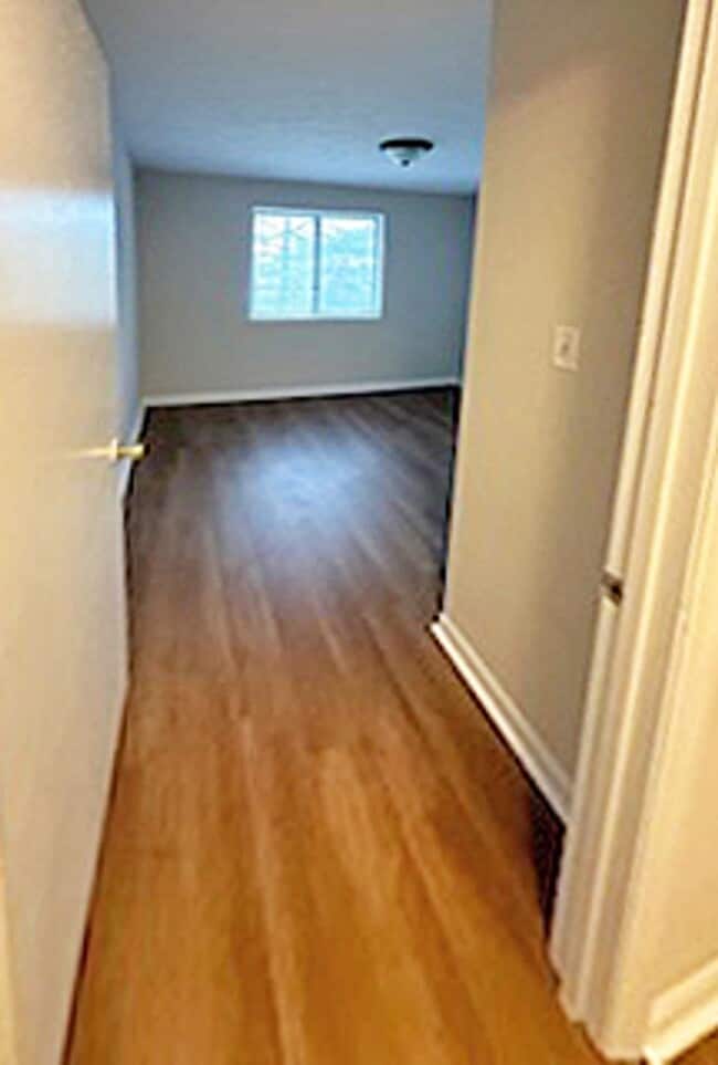 Lovely 2 BR Apt in Winchester! Vaulted Cei... House Rental in